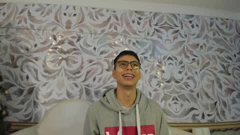 Snapshot of happy_cream_ chatting on 2, 1, 2025 happy_cream_ online show from 2, 1, 2025