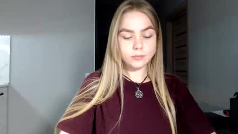 happy_fox_ online show from 11, 4, 2026