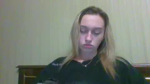 Snapshot of happyanjelika chatting on 11, 10, 2025 Anjelika online show from 11, 10, 2025