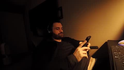 Tom online show from 9, 9, 2025