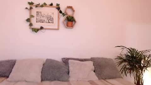 Harmony    Please help me to reach 100 thumbs up online show from 30, 12, 2024