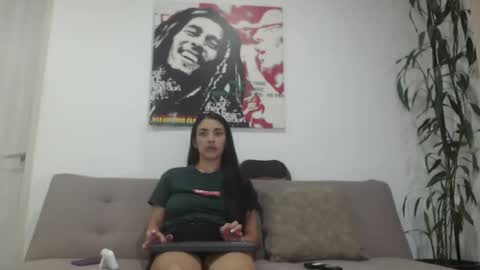 Snapshot of harrycum4you chatting on 25, 6, 2026 hannaandharri online show from 25, 6, 2026