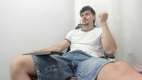 Snapshot of harrydaviss chatting on 8, 10, 2025 alpha online show from 8, 10, 2025