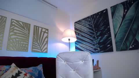 Nicole online show from 17, 2, 2025