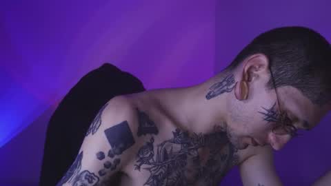 Snapshot of hatsumotokyoto chatting on 19, 11, 2025 More content 2 online show from 19, 11, 2025