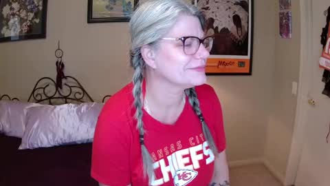 Snapshot of hawt_busty_milf chatting on 5, 10, 2025 Bunny Chatsworth online show from 5, 10, 2025