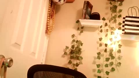 hawtchoc37 online show from 21, 11, 2025