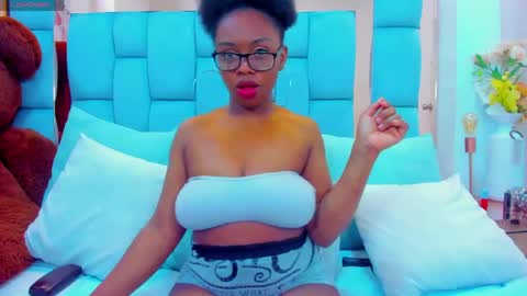 hazel_lanee online show from 26, 4, 2026