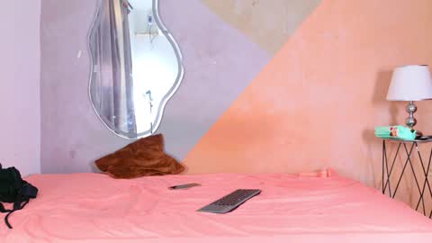 hazel_slim_ online show from 8, 1, 2026