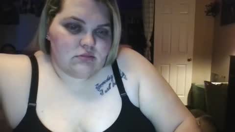 Hazeleyez97 online show from 9, 9, 2025