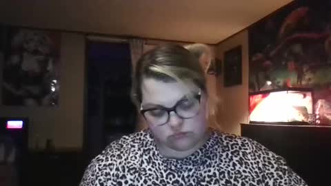 Hazeleyez97 online show from 13, 9, 2025