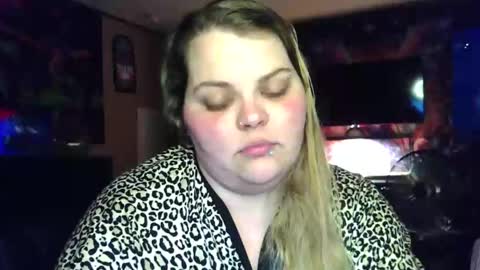 Hazeleyez97 online show from 22, 10, 2025