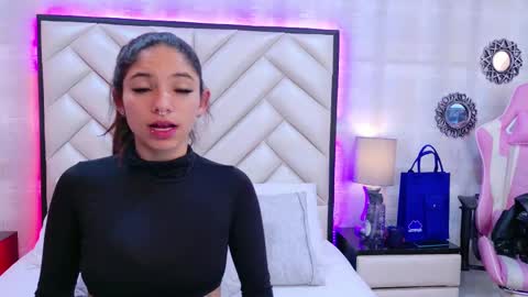 HazelMoret online show from 19, 9, 2025