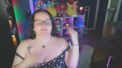 Snapshot of hazeyviolet333 chatting on 3, 12, 2025 HazeyViolet333 online show from 3, 12, 2025