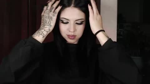Snapshot of heatherdemonzx_ chatting on 19, 5, 2026 HEATHER DEMONZX Please help me to reach 100 thumbs up online show from 19, 5, 2026