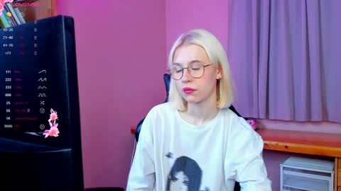 Snapshot of heaven_blonde chatting on 22, 12, 2024 Our names are Anette and Alice online show from 22, 12, 2024