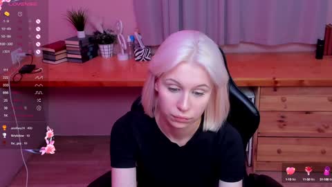 Snapshot of heaven_blonde chatting on 8, 1, 2025 Our names are Anette and Alice online show from 8, 1, 2025