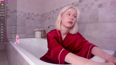 Snapshot of heaven_blonde chatting on 9, 1, 2025 Our names are Anette and Alice online show from 9, 1, 2025