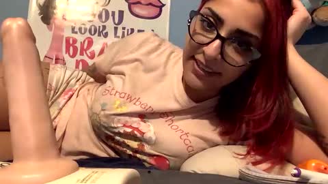 Snapshot of heavensbunny chatting on 3, 1, 2025 heaven the muslim slut online show from 3, 1, 2025