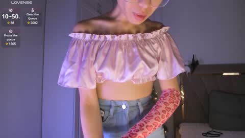 Snapshot of heejeeen chatting on 30, 12, 2024 Call me Mia online show from 30, 12, 2024