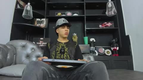 heellboy_ online show from 15, 10, 2025