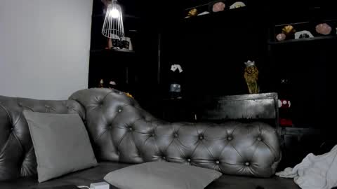 heellboy_ online show from 23, 11, 2025