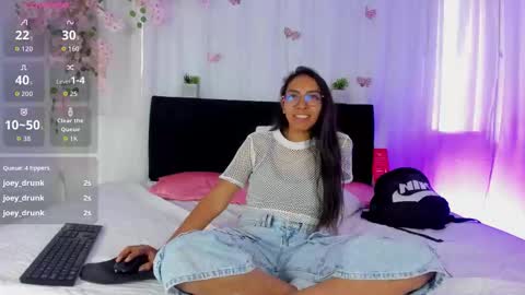 Snapshot of heidi_feuer chatting on 25, 9, 2025 heidi_feuer online show from 25, 9, 2025