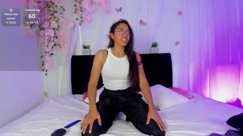 Snapshot of heidi_feuer chatting on 29, 9, 2025 heidi_feuer online show from 29, 9, 2025