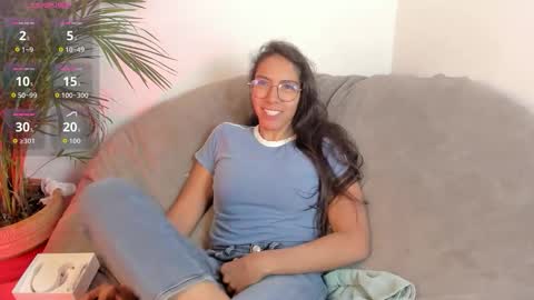 Snapshot of heidi_feuer chatting on 6, 10, 2025 heidi_feuer online show from 6, 10, 2025