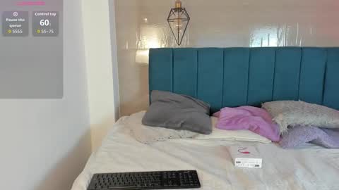 Snapshot of heidi_feuer chatting on 7, 10, 2025 heidi_feuer online show from 7, 10, 2025