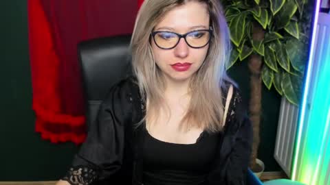 Snapshot of heidi_pleasure chatting on 30, 4, 2026 Heidi online show from 30, 4, 2026