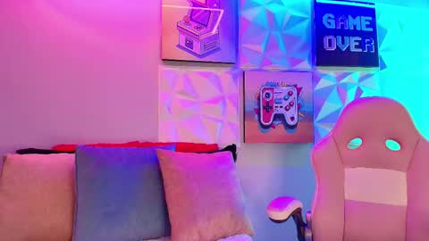   online show from 28, 2, 2025