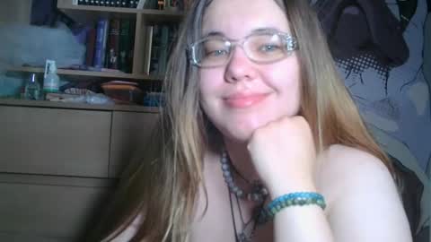 Helen foxygirl online show from 7, 6, 2026