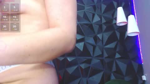 Helena Saenz online show from 2, 12, 2025