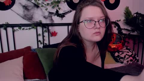 Snapshot of helendanvers chatting on 4, 11, 2025 helendanvers online show from 4, 11, 2025