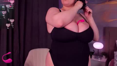 Snapshot of helendanvers chatting on 19, 11, 2025 helendanvers online show from 19, 11, 2025