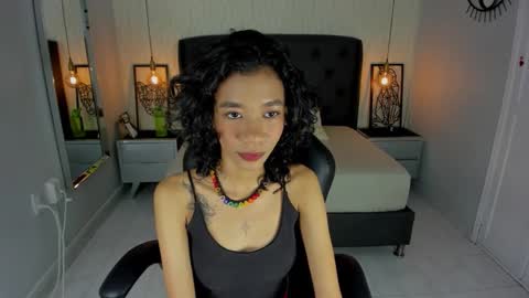 Snapshot of helenebird chatting on 8, 9, 2025 online show from 8, 9, 2025