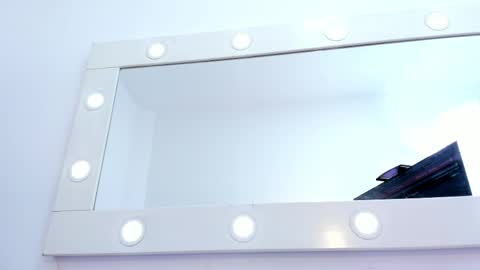    online show from 23, 4, 2026