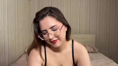 Snapshot of helgadaoud chatting on 4, 7, 2026 Ada online show from 4, 7, 2026
