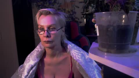 Snapshot of helgahimmele chatting on 17, 5, 2026 Helga online show from 17, 5, 2026