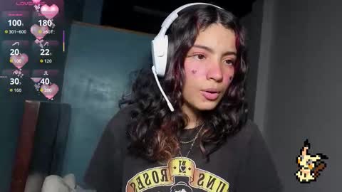 Helia Transfem and Amy online show from 17, 10, 2025