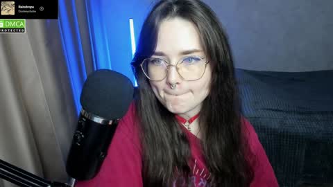 Red online show from 1, 2, 2025