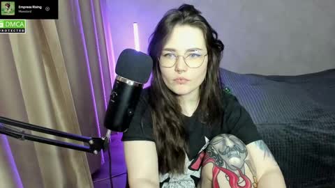 Red online show from 10, 2, 2025