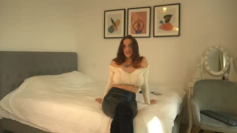 Lorette Lory online show from 26, 2, 2026