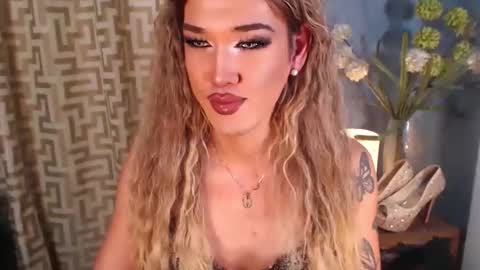 hellatarahathor online show from 15, 1, 2026