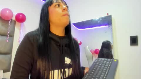 hellen__smith_ online show from 3, 11, 2025