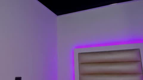 hellen__smith_ online show from 10, 2, 2026