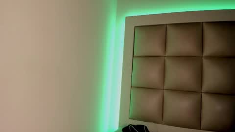 hellen__smith_ online show from 15, 2, 2026