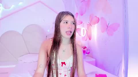 Snapshot of hellencute18_ chatting on 7, 8, 2026 online show from 7, 8, 2026