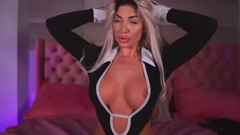 hellenroyy online show from 12, 6, 2026